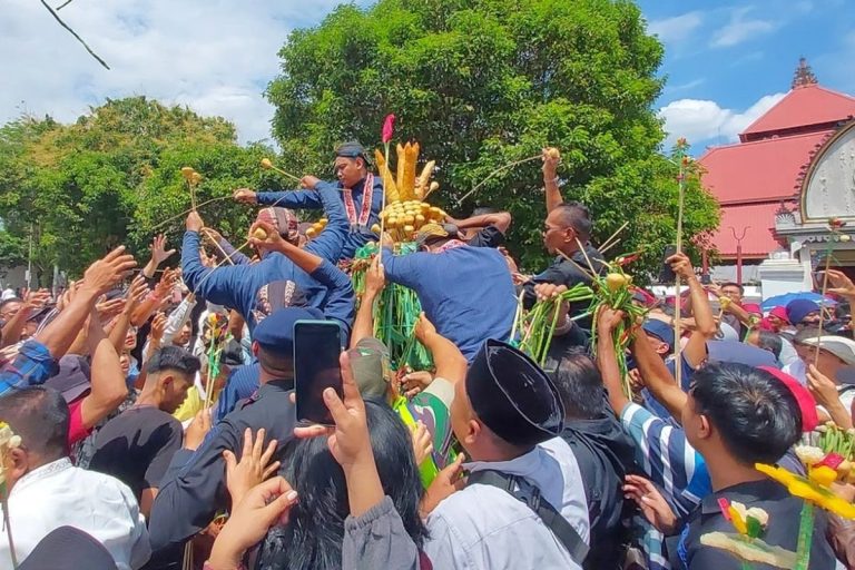 Mengintip Keagungan Garebeg Syawal: Saat Keraton Yogya Memeluk Ribuan Warga